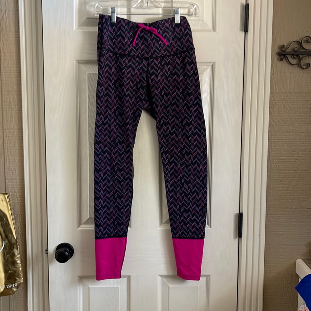 Old Navy active Go -Dry leggings. Size medium